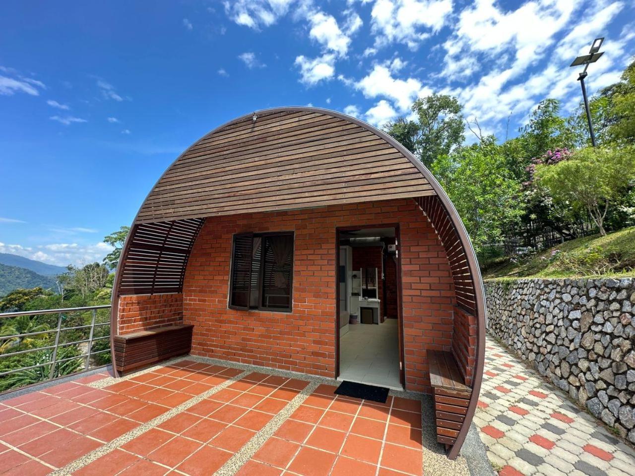 Red House The Garden Stay In Bukit Tinggi By Play Bentong Exterior foto
