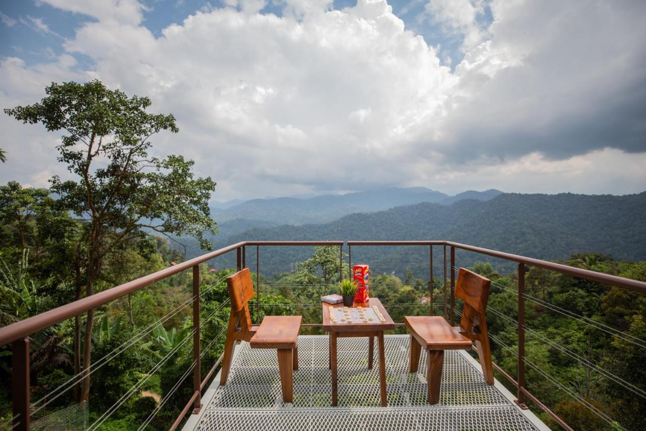 Red House The Garden Stay In Bukit Tinggi By Play Bentong Exterior foto