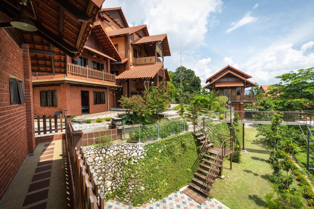 Red House The Garden Stay In Bukit Tinggi By Play Bentong Exterior foto