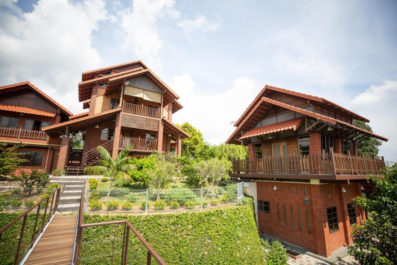Red House The Garden Stay In Bukit Tinggi By Play Bentong Exterior foto