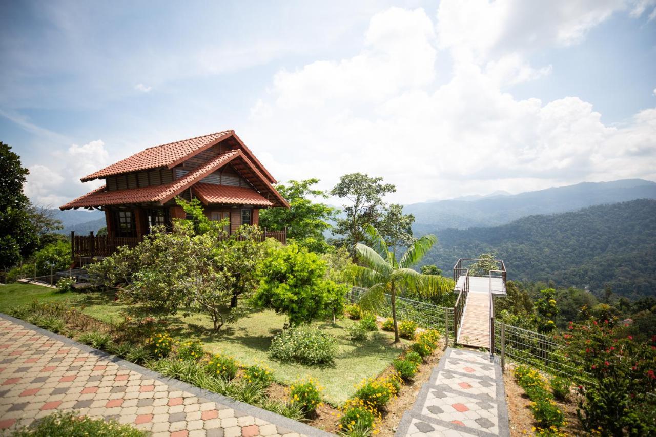 Red House The Garden Stay In Bukit Tinggi By Play Bentong Exterior foto